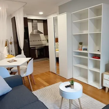 Carrerahouses Lovely Apartman