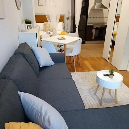 Apartman Carrerahouses Lovely
